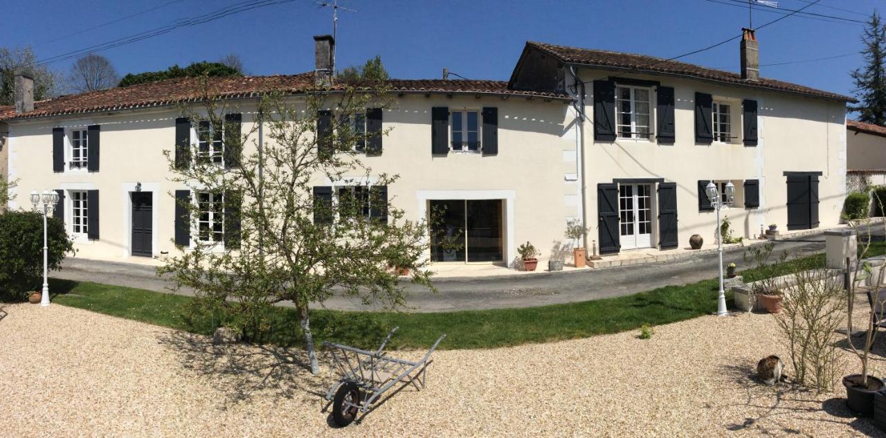 Montismaurelli Bed and Breakfast Montmoreau Exteriör bild